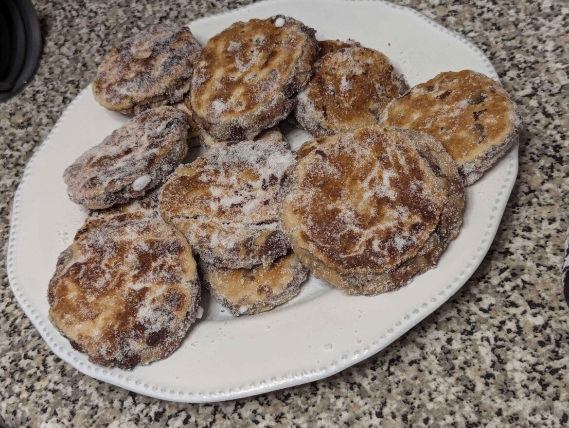 went a bit far I think on the sugar but I present baked welshcakes from sometime ago! first attempt at making them ^^'