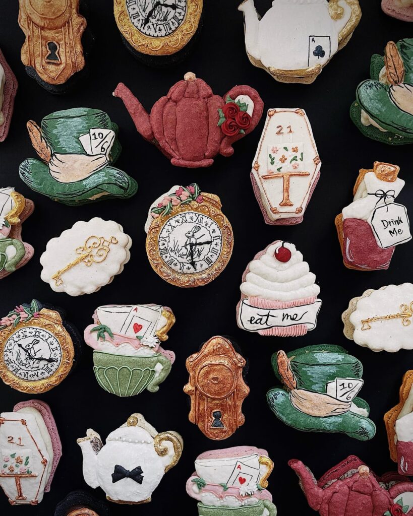 Alice and Wonderland macarons