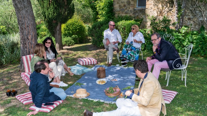 Amber Guinness hosts an Italian banquet on blankets at her family home Amber Guinness hosts an Italian banquet on blankets at her family home