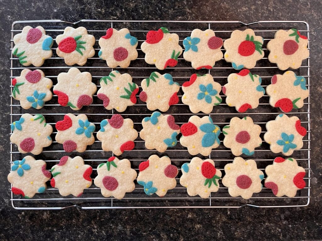 I made pressed design sugar cookies!