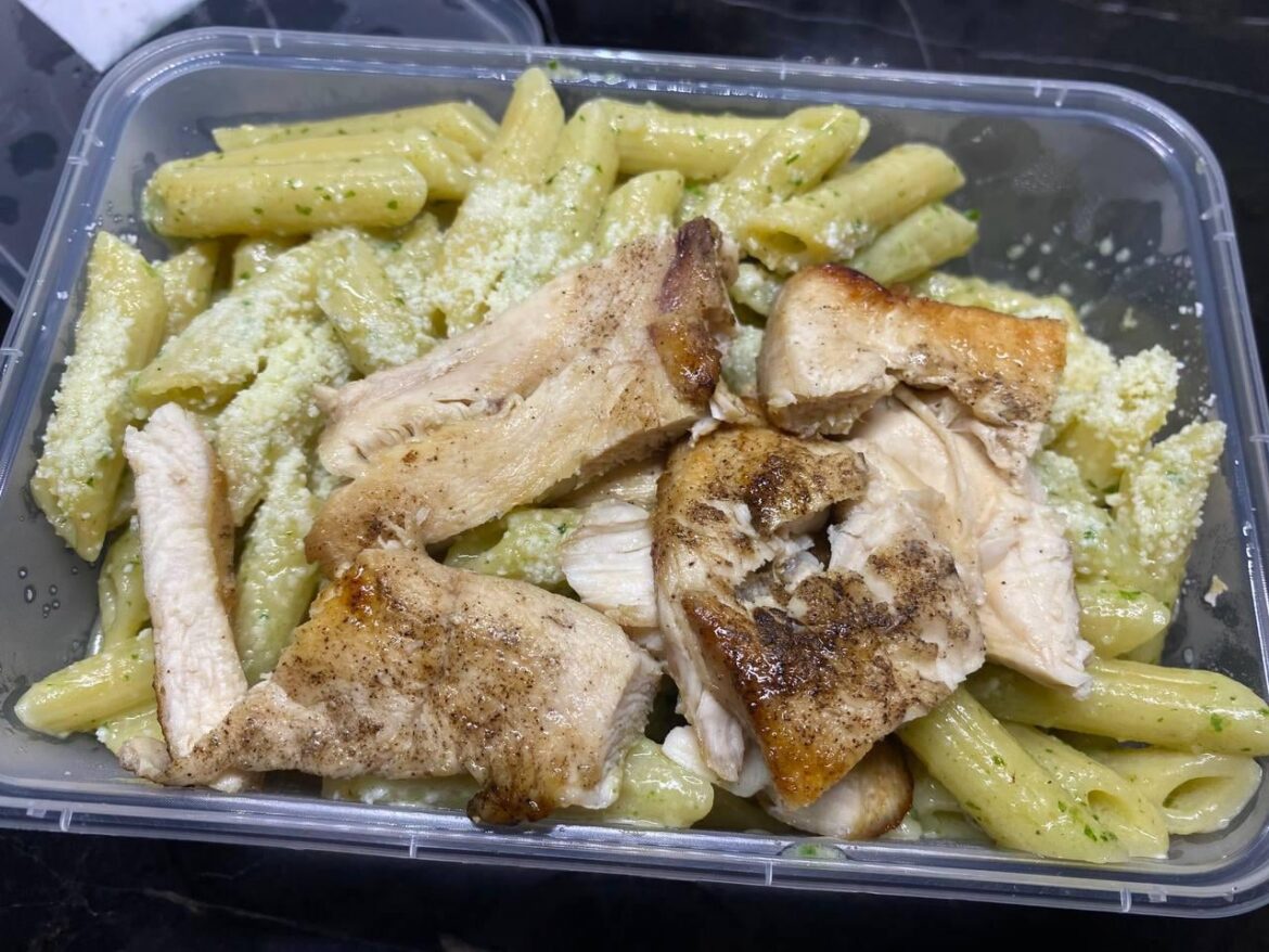 My mom’s the sweetest! She made me chicken pesto pasta! My faveee ❤️