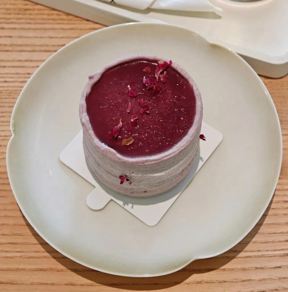 Oolong Tea Vanilla Mini Cakes with Crushed Hibiscus sabdariffa.