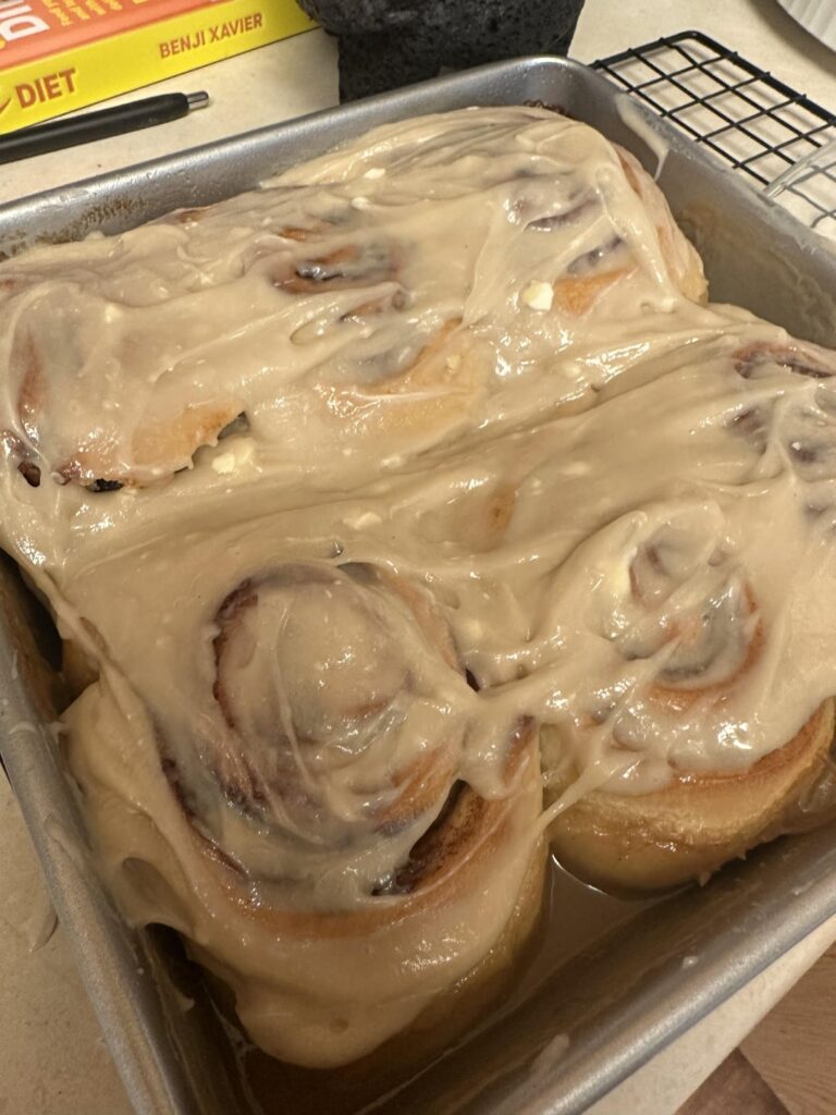 Is one cinnamon roll 800 calories ?