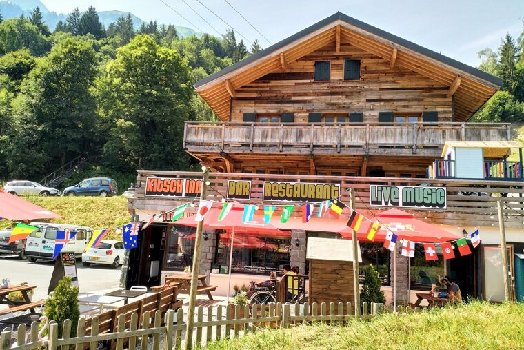 Kitsch Inn Bar & Restaurant, Les Houches exterior