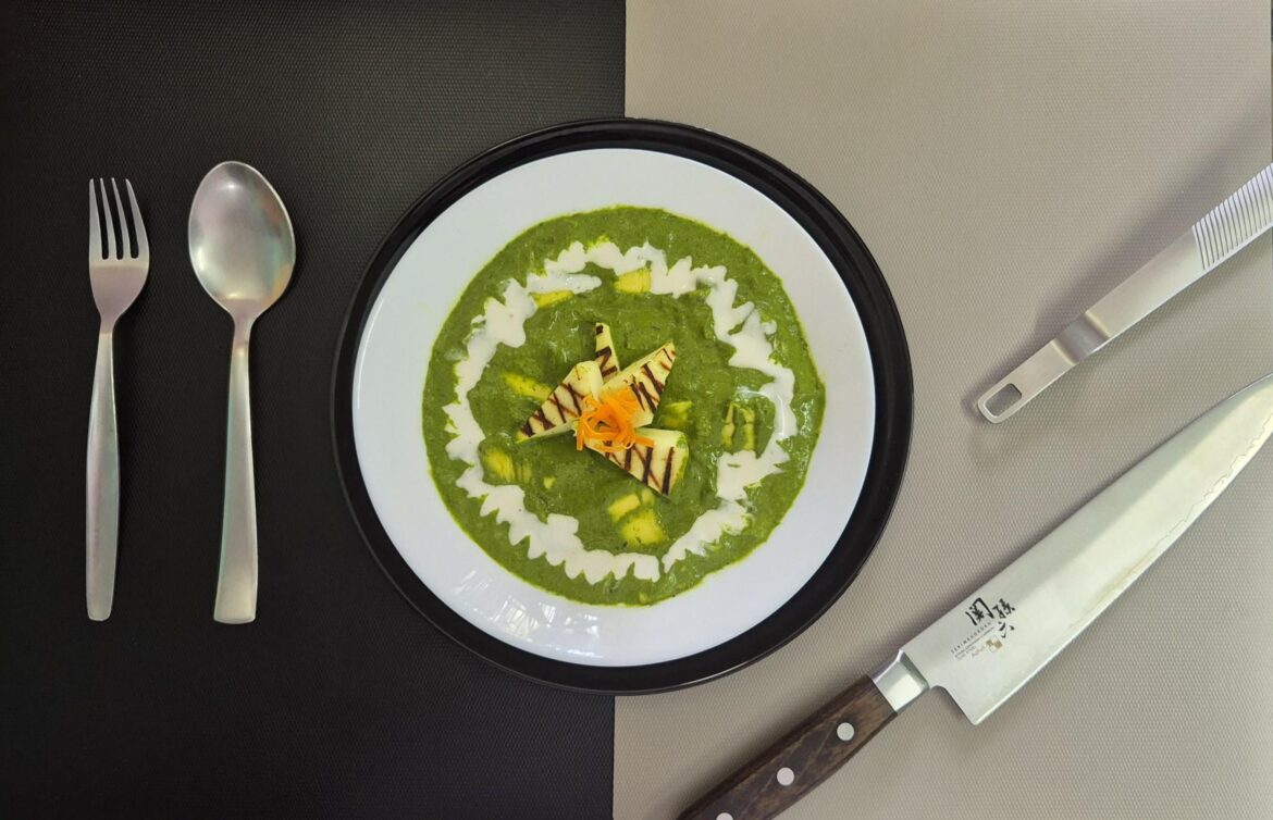 Palak Paneer (Spinach Gravy with Cottage Cheese)