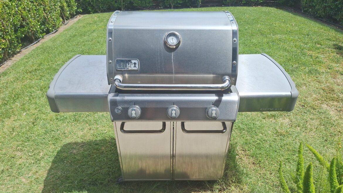 My first new (to me) Weber gas grill. Genesis S-310.