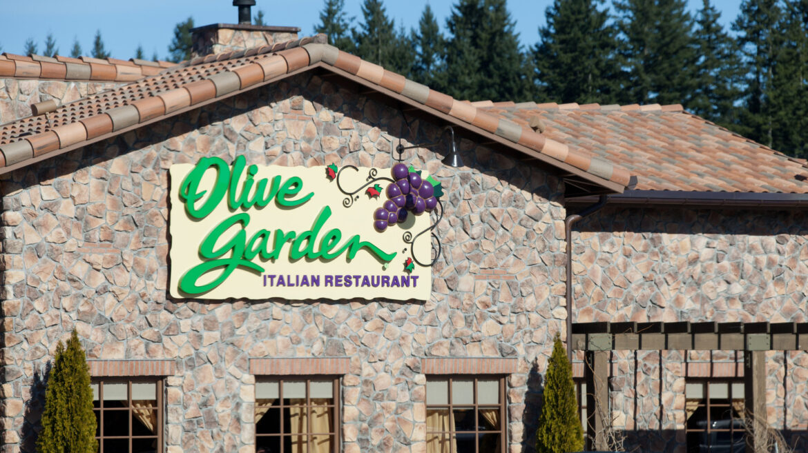 The Iconic Olive Garden Desserts You Can Order As Full-Sized Cakes