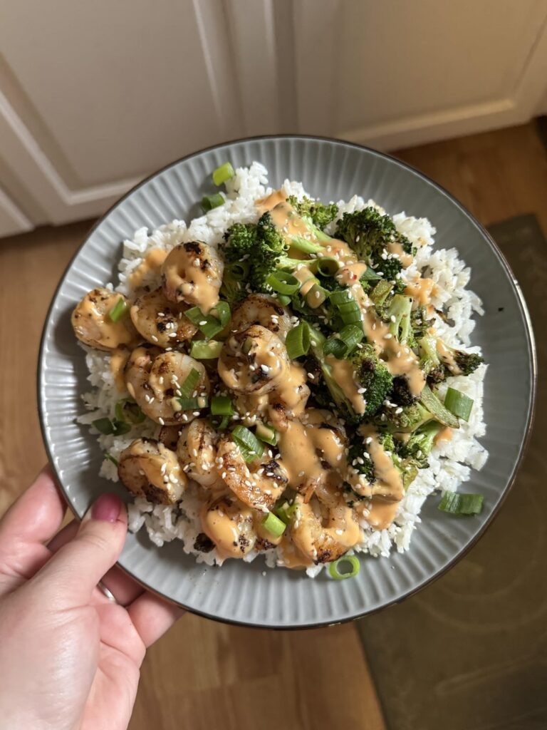 Sizzlin’ Shrimp Bowls with Spicy Mayo Sizzlin’ Shrimp Bowls with Spicy Mayo