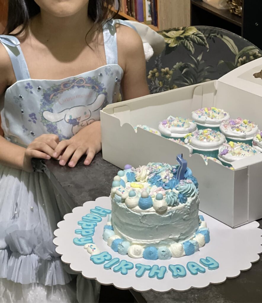 My youngest little sister turned 7 and it’s my first time doing a themed cake (and working. With swiss meringue icing) and she wants a lot of pretty sprinkles