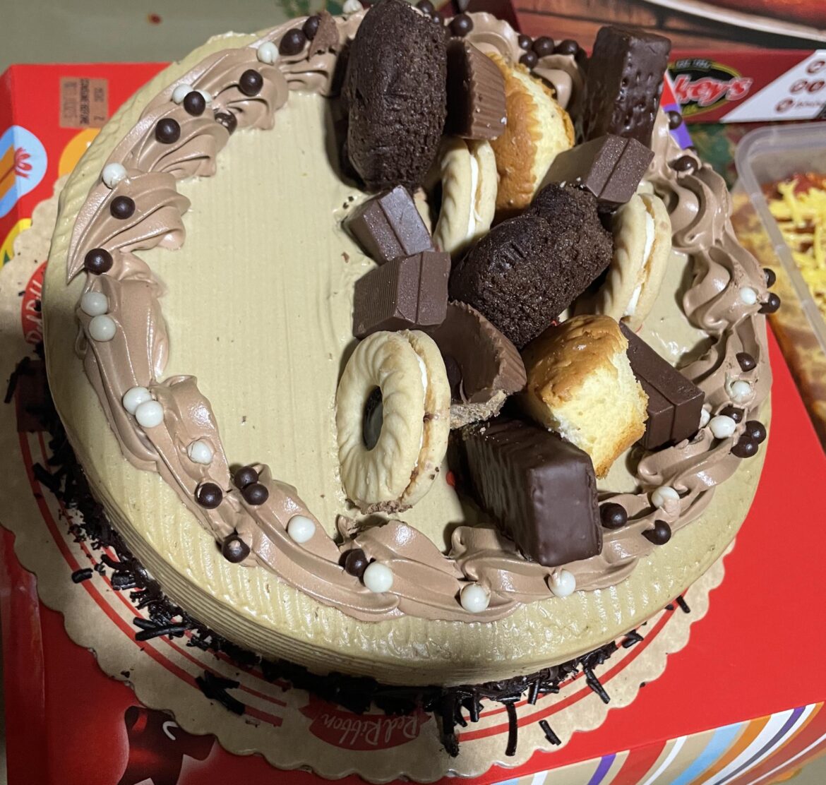 I redecorate the cake I bought in store, because I thought it was birthday (I just find out that it was for my grandparents anniversary celebration)