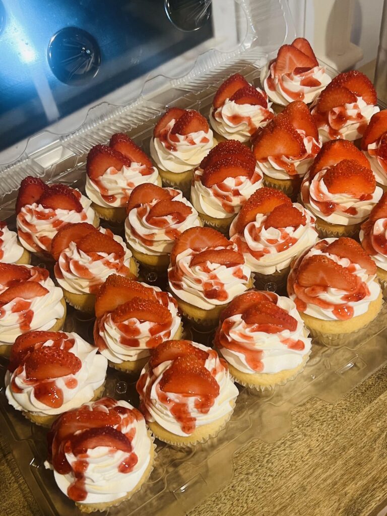 Recent bakes! I only added one picture, but I’ve made that strawberry cake several times this month! It was definitely the cake of May 🍓🍰