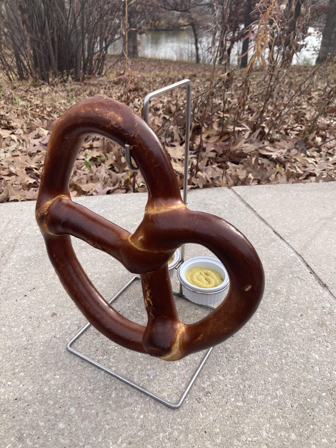 Pretzel on a hook that’s too small: a fun balancing game