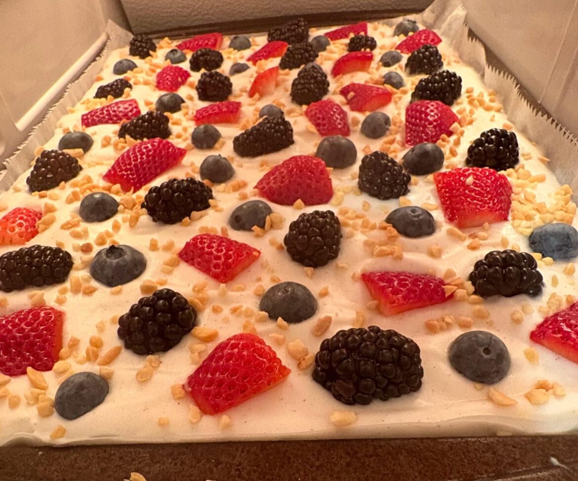 Frozen yogurt fruit bark