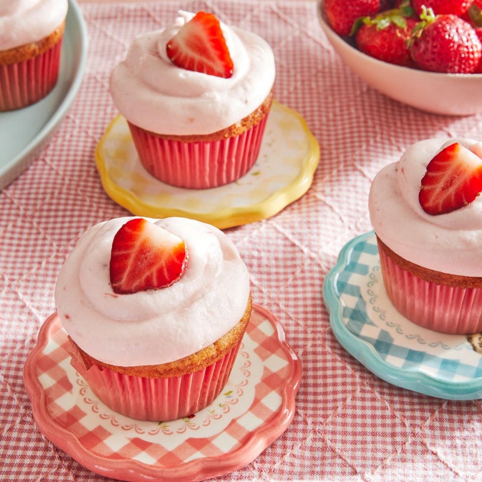 strawberry cupcake mothers day desserts