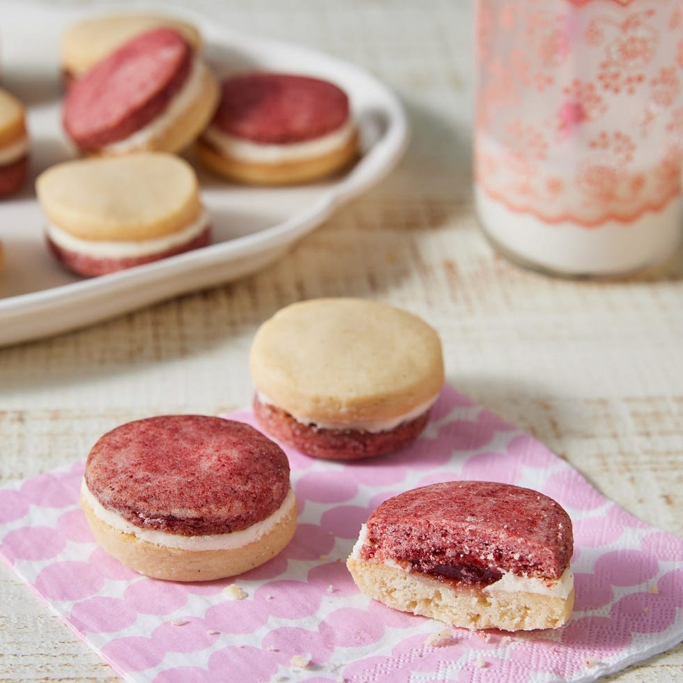 strawberry shortcake sandwich cookie mothers day desserts