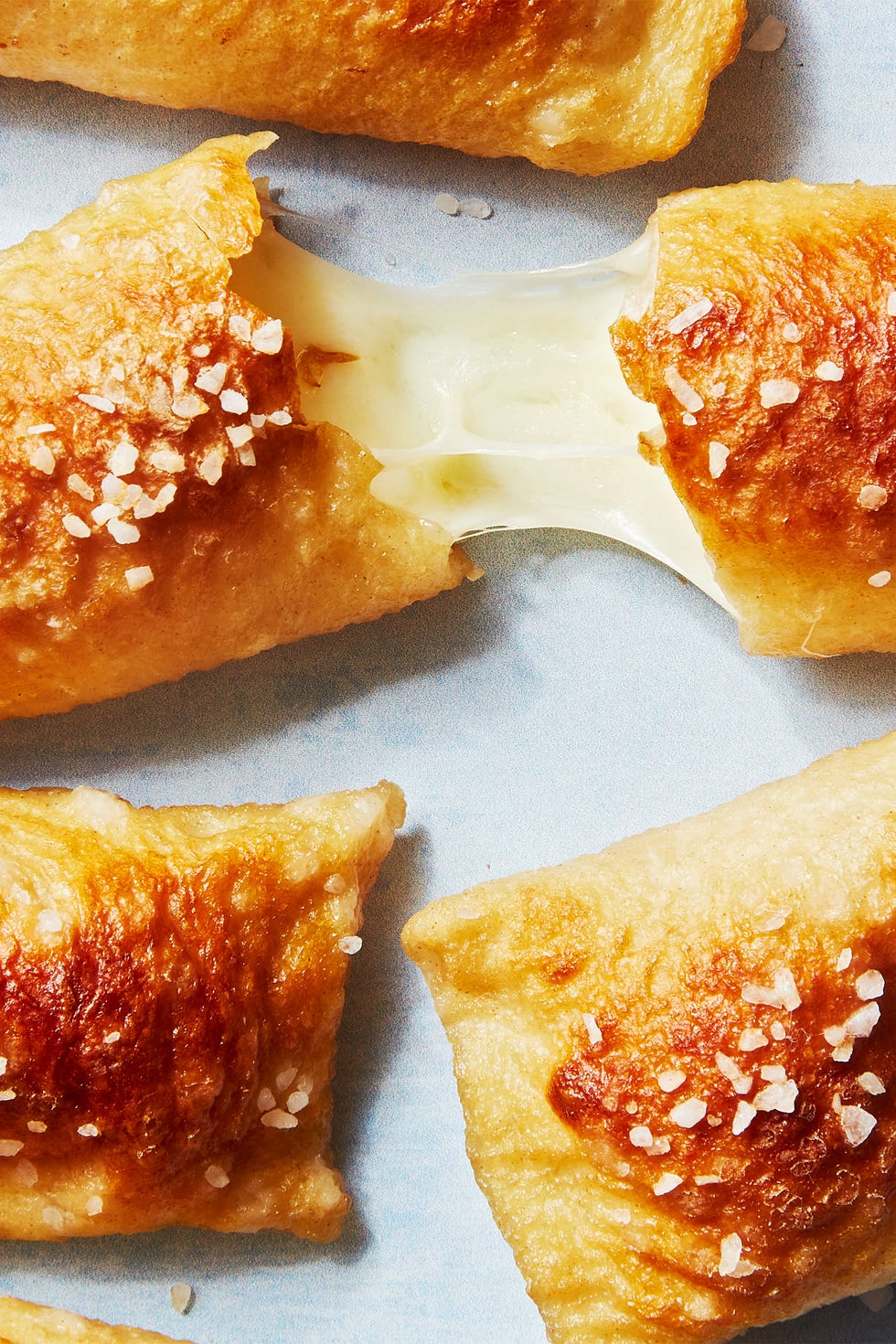 pretzel bites topped with salt with mozzarella in the middle