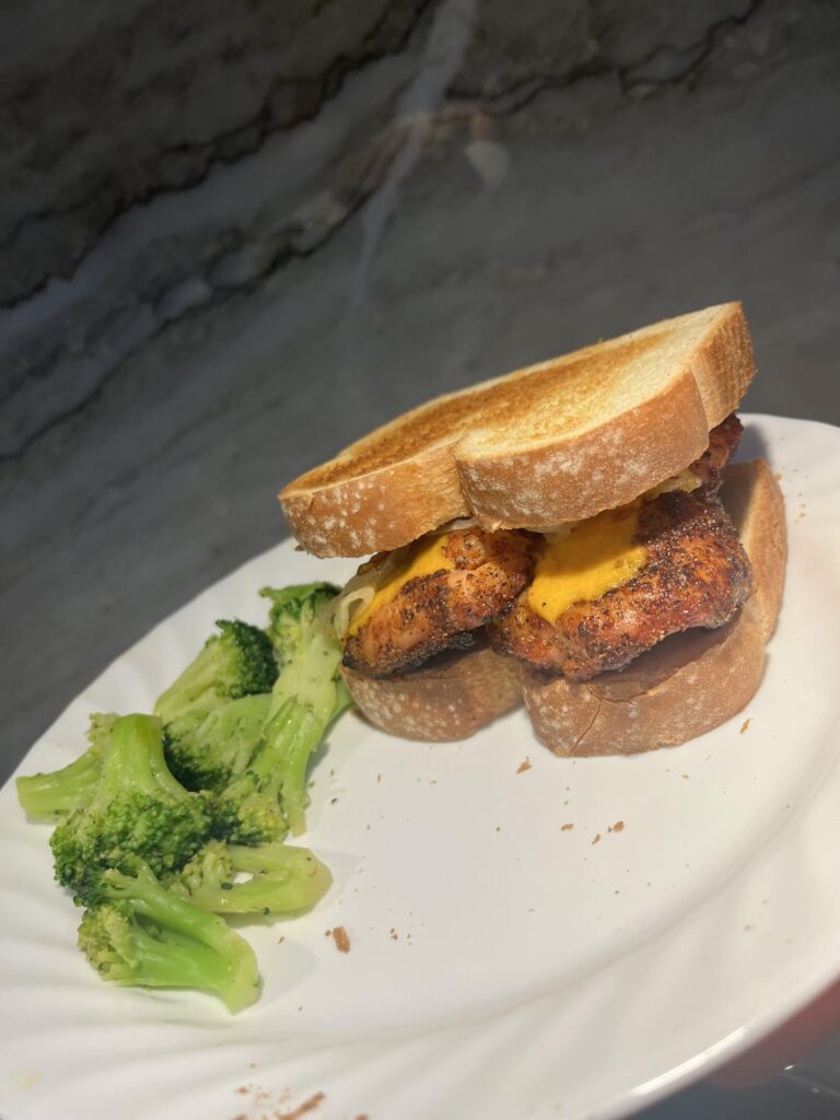 Chicken Sandwhich on the Searwood 600