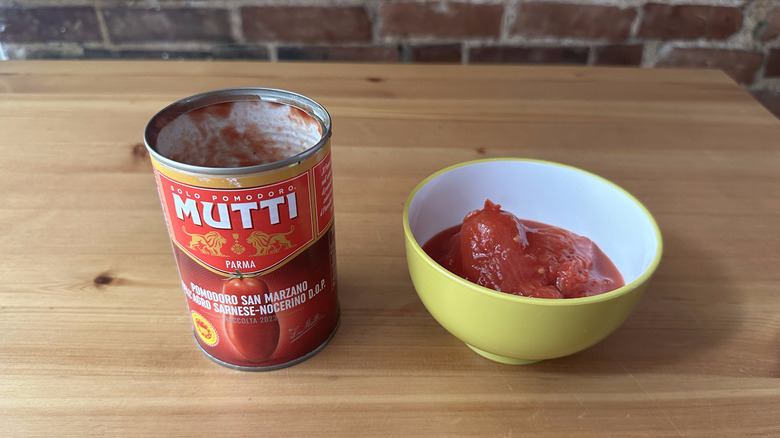 Mutti Pomodoro San Marzano on wooden table