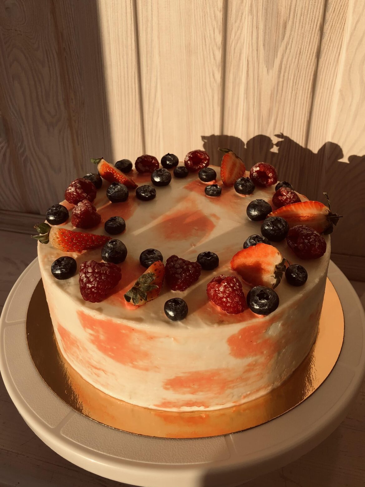 Made this cake for my bestie! She’s crazy about berries 🫐