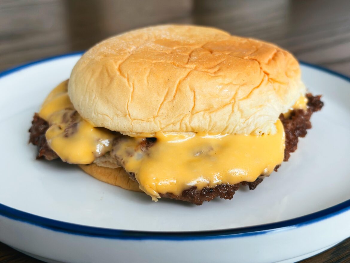 single smash patty, extra cheese, steamed potato buns, no toppings 🥰