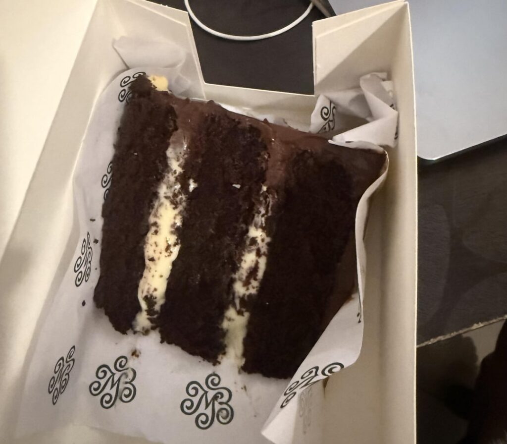 Please help! how many calories is in this slice of cake