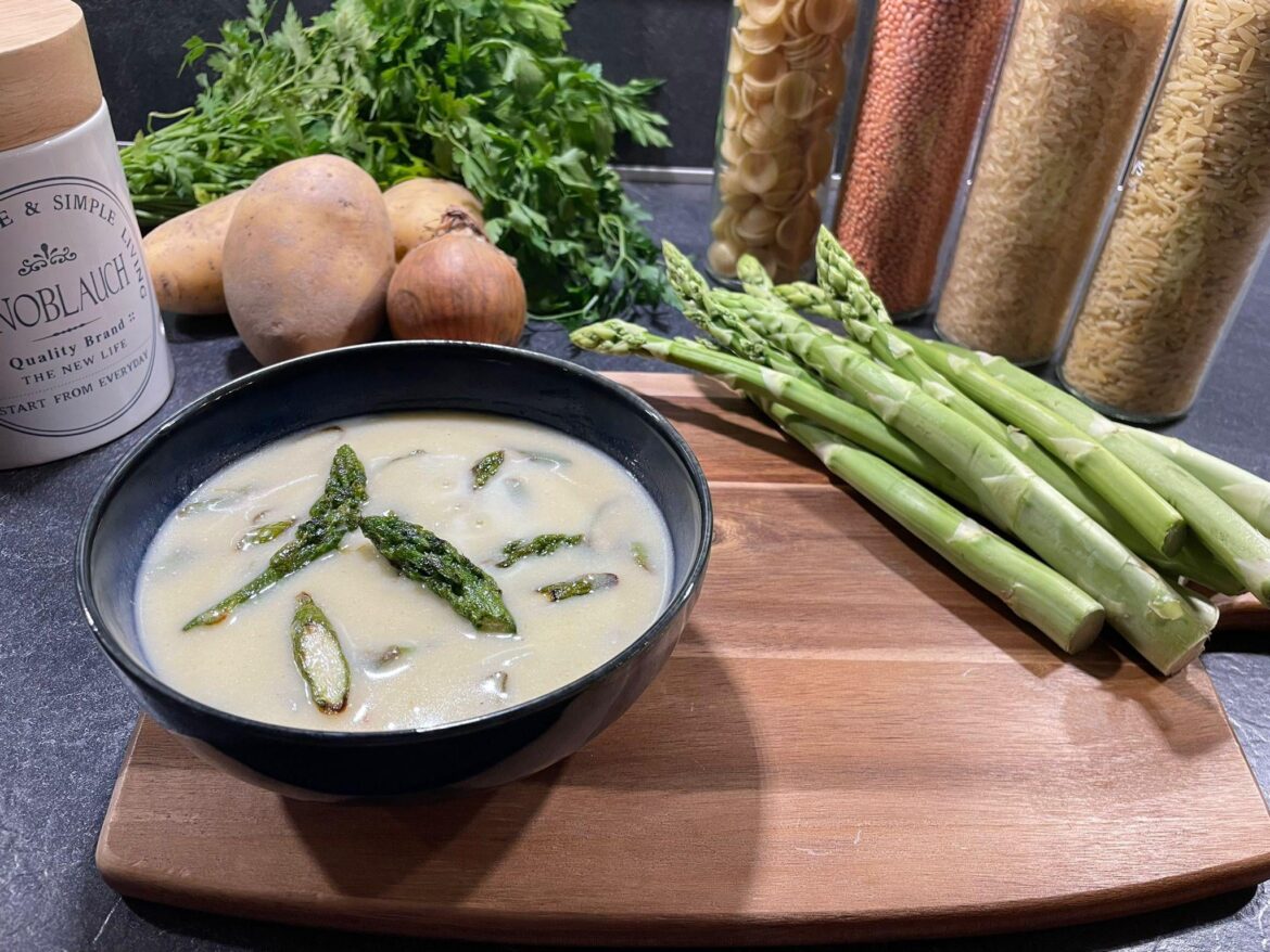 Asparagus cream soup