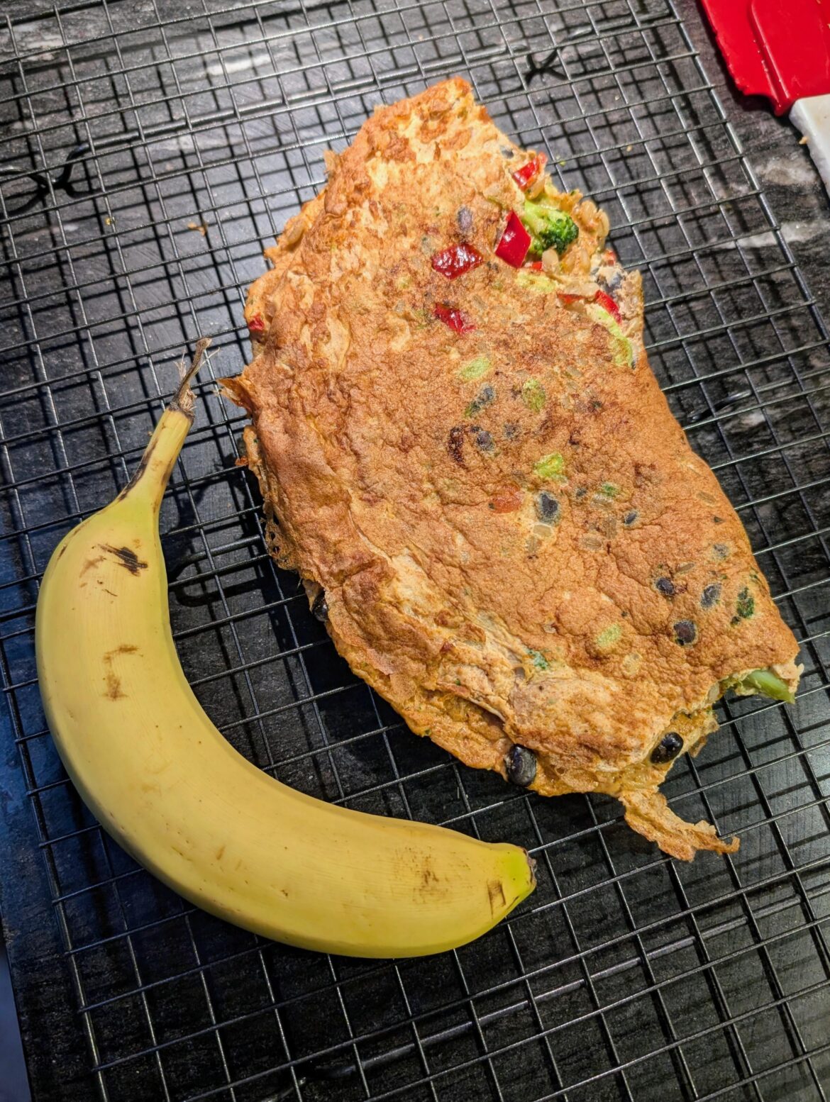 Egg white and frozen veggie frittata thing, 283cals, 35g of protein, banana for scale