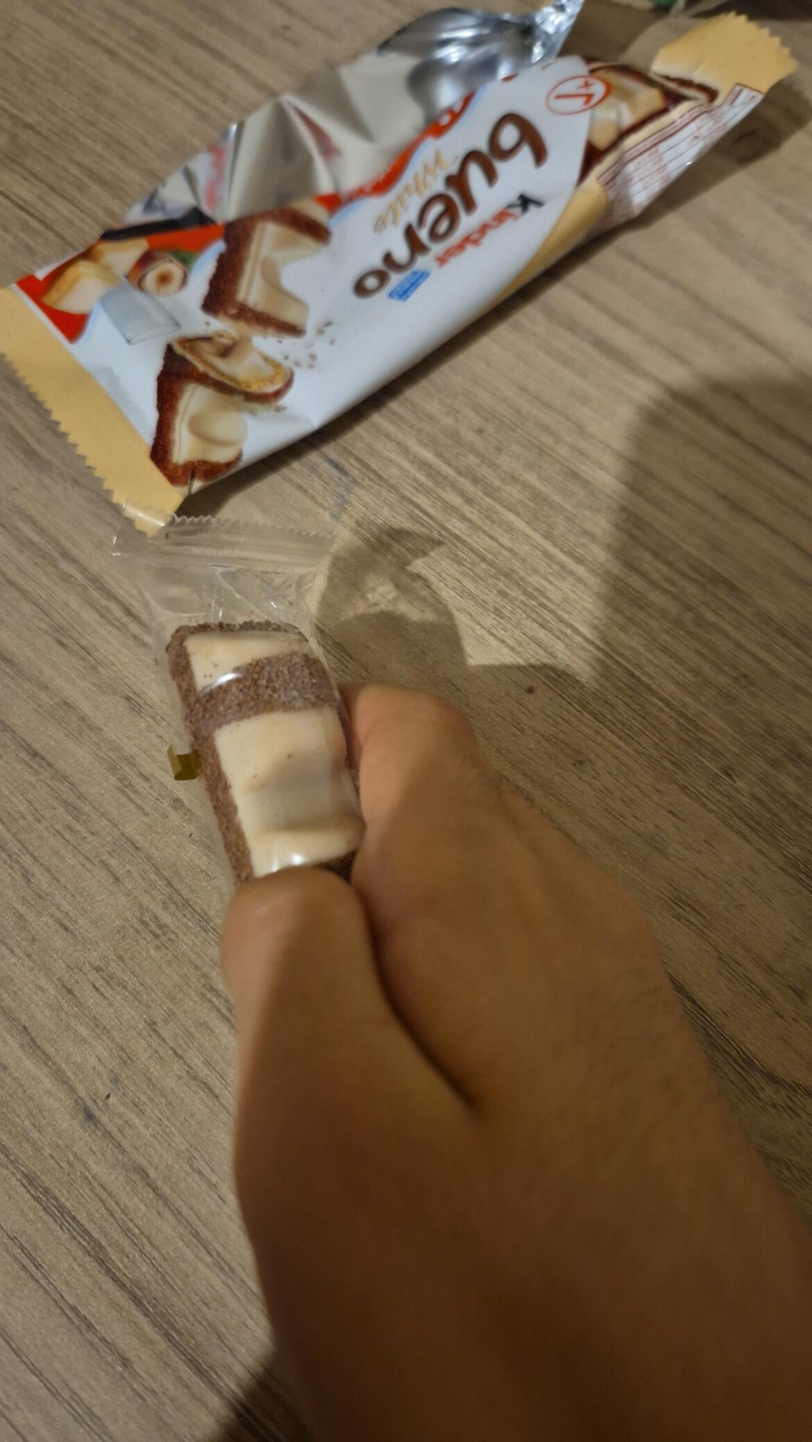 Am i the only one who thinks kinderbueno has a GOATED opening method and has the best sweet in the world