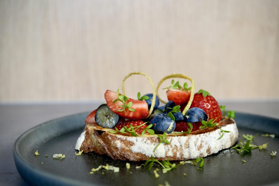 French toast with custard and berries