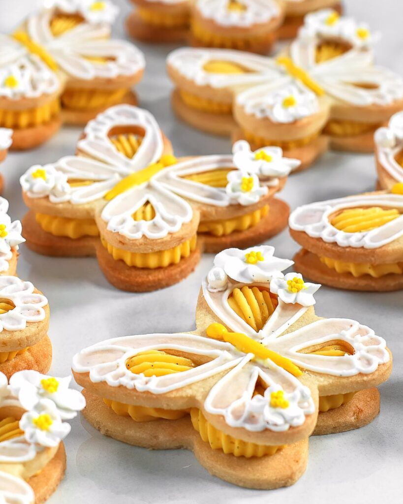 I made lemony sandwich cookies