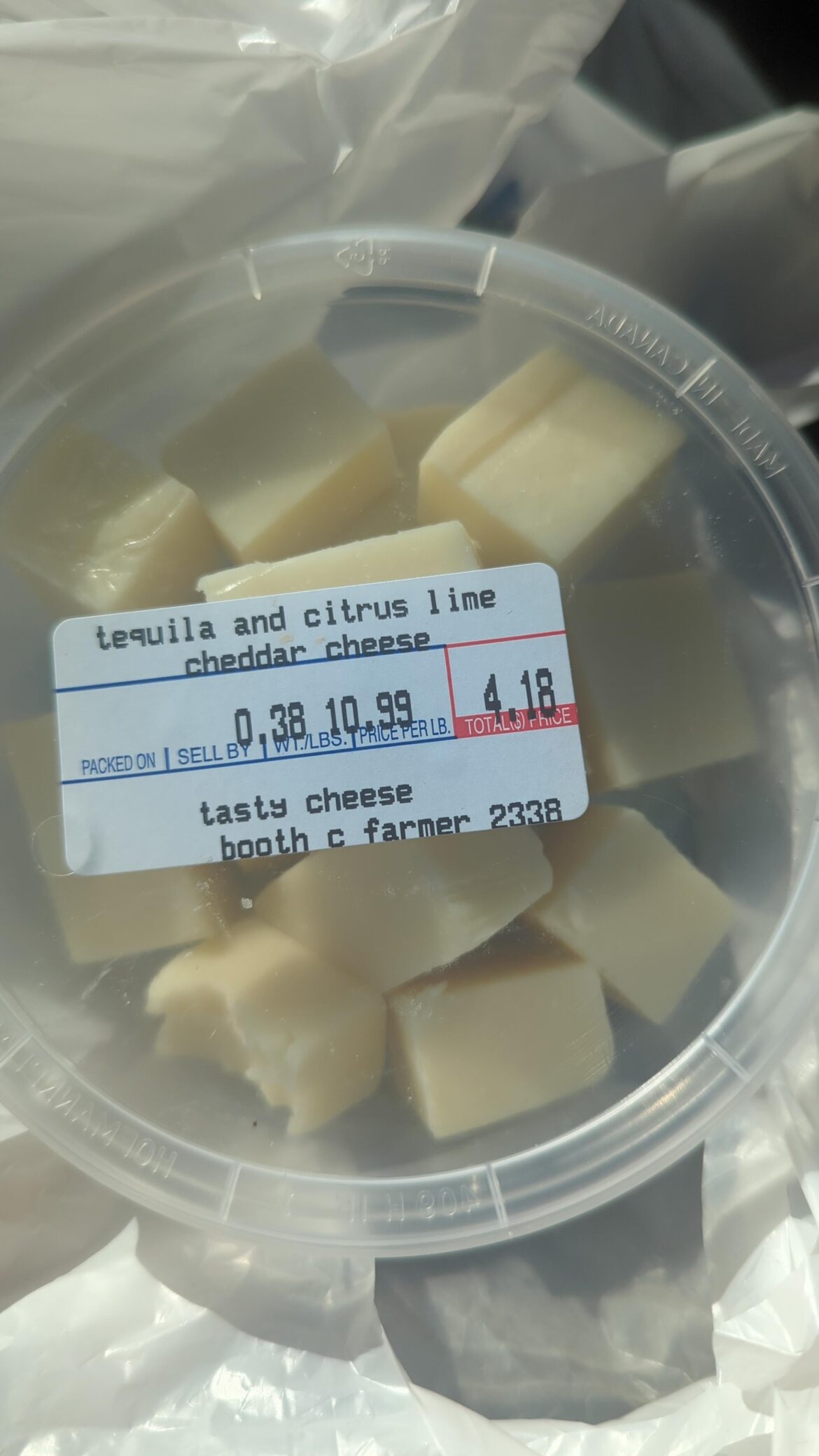 What should I pear with this tequila citrus lime cheddar cheese?