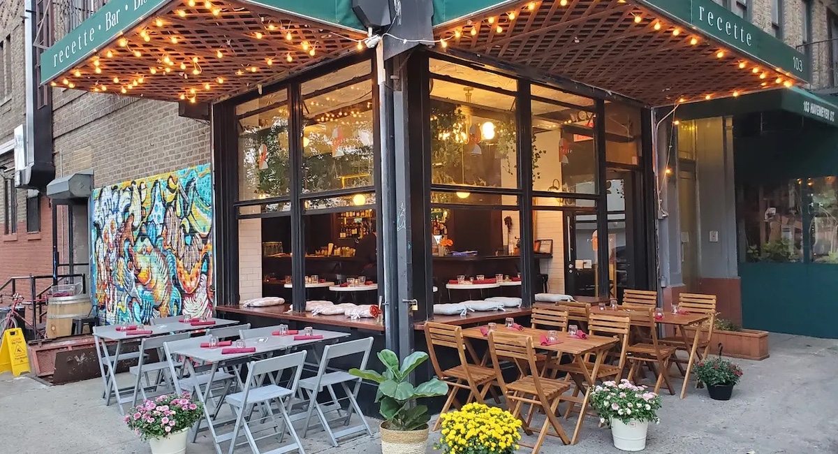 Outside seating at Recette in Williamsburg