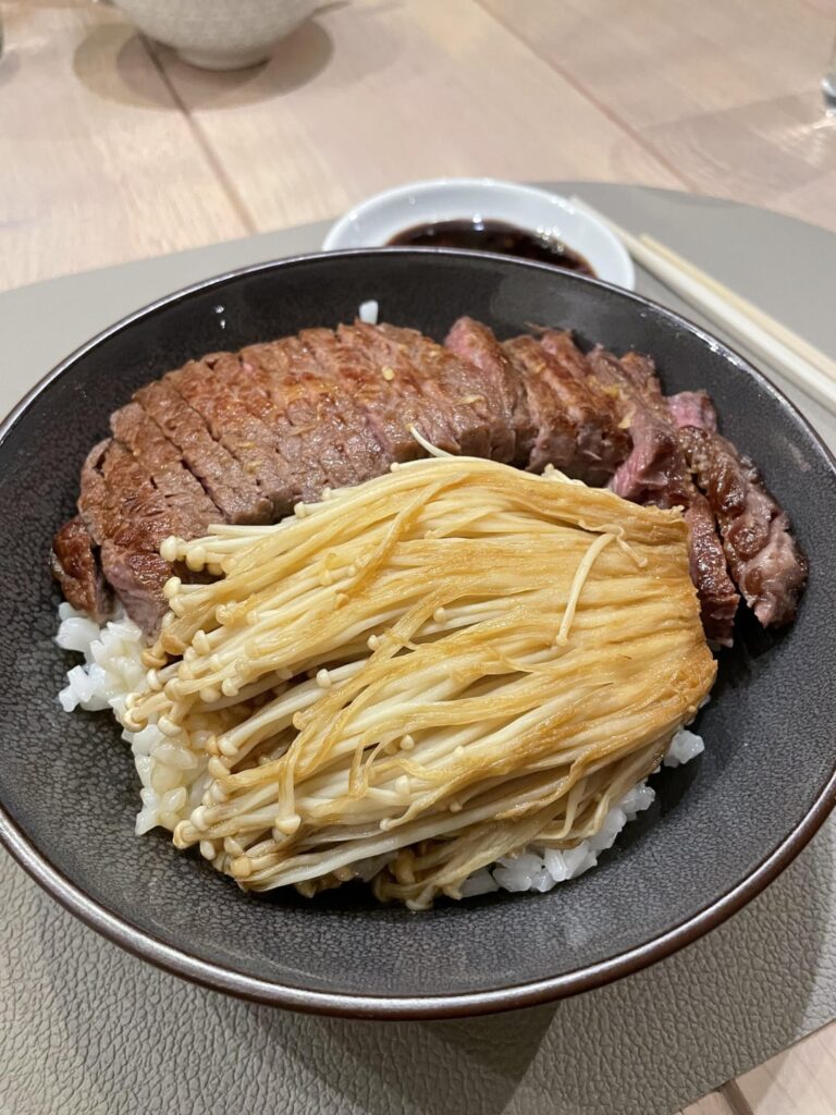 Striploin, 53 degree Celsius, 4h, rice, Enoki.