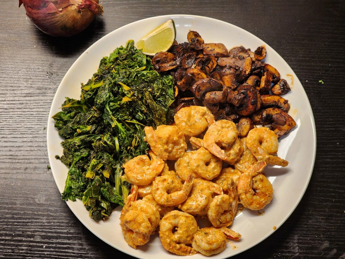 I couldn't even finish the plate! Shrimp, Kale, and Mushrooms for just ~450 Cal