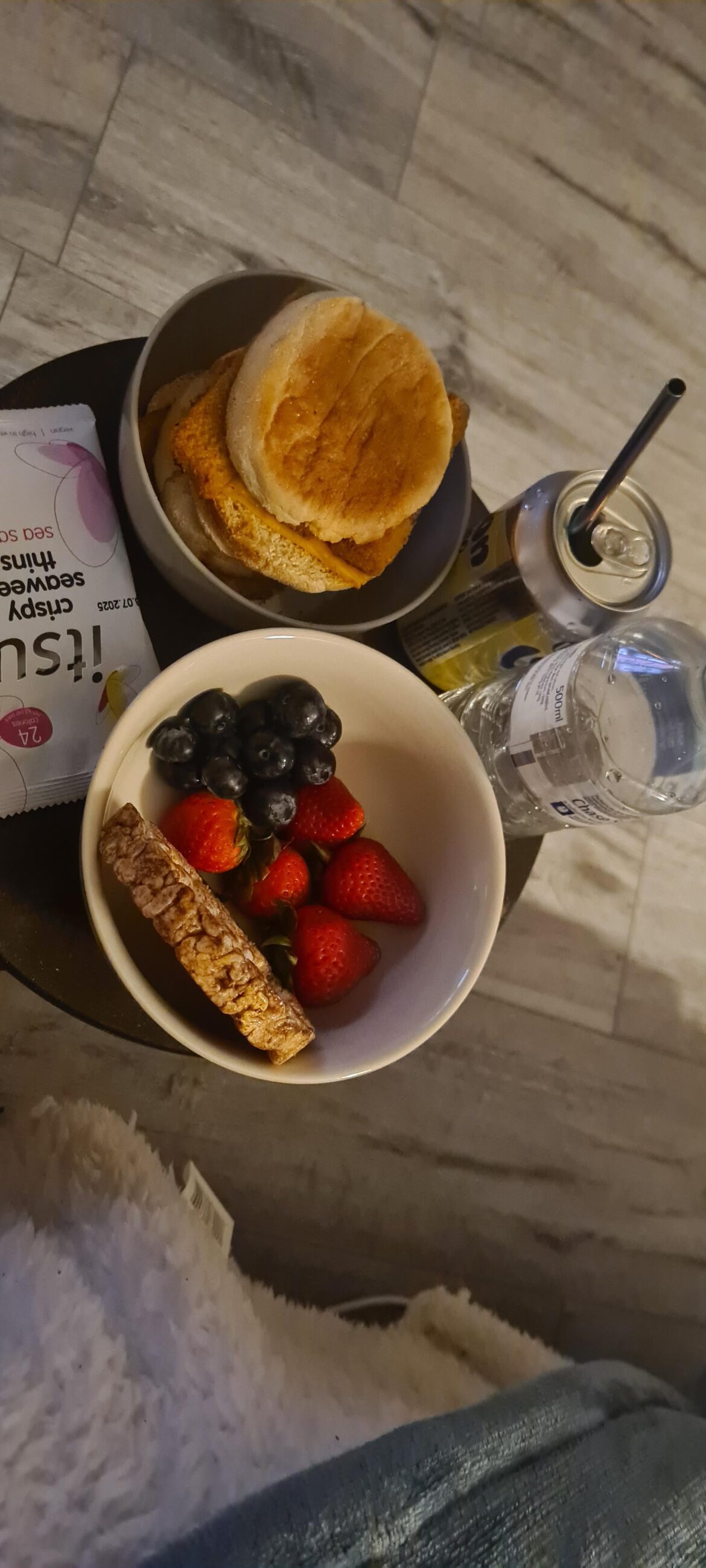 Fish finger sandwiche x 2, seaweed and a mini dessert plate