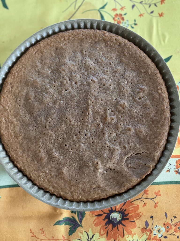 Moelleux à la crème de marrons et recouvert de chocolat noir.