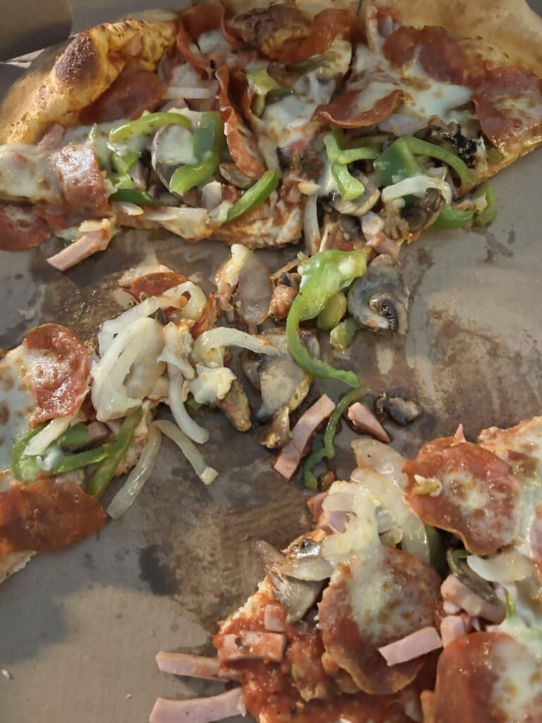 I ordered Thin Crust, Pepperoni/Mushroom/Green Pepper. This is what I got.