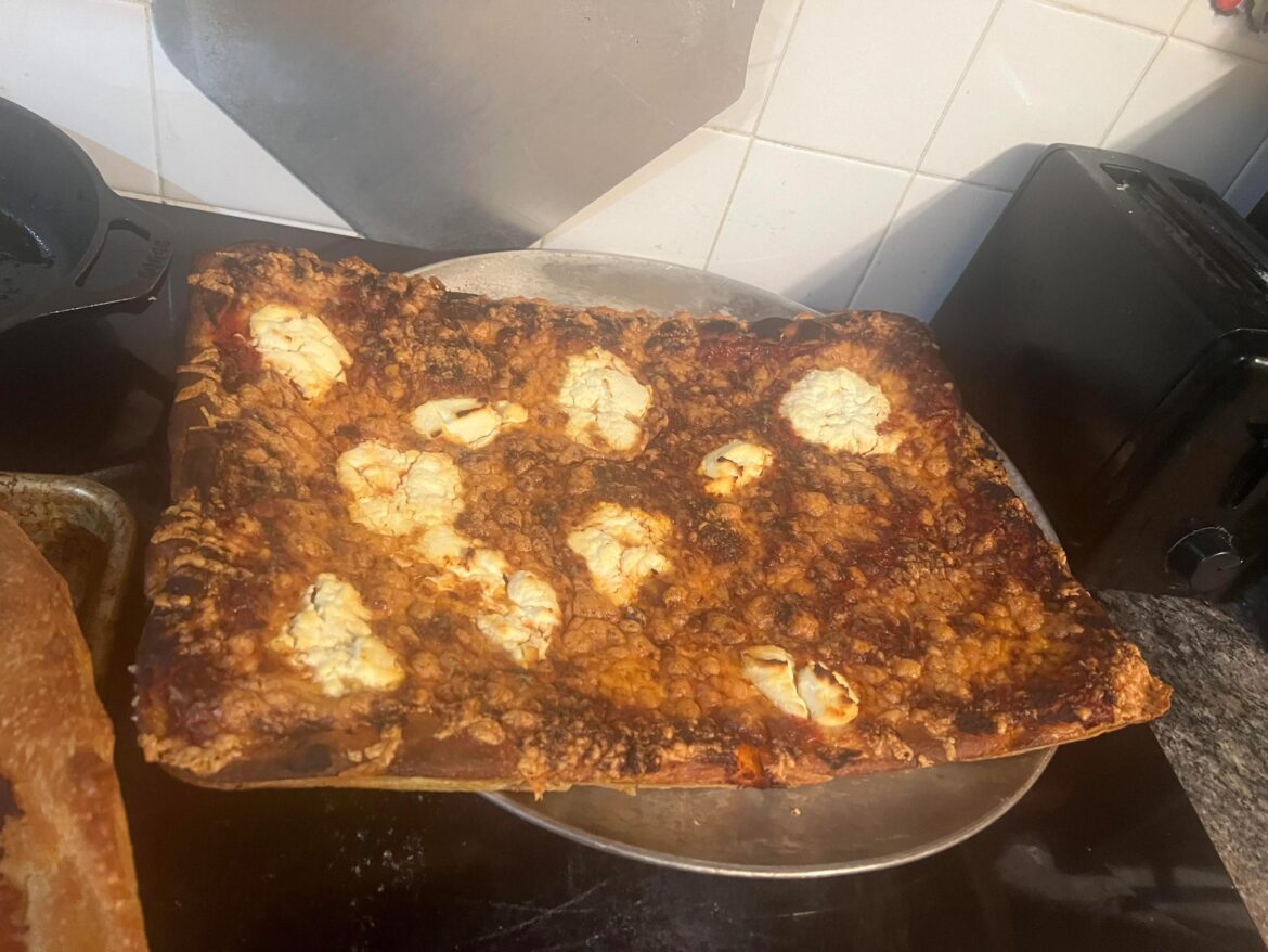 🎶 Pizza like an Egyptian 🎵 (cuz it looks mummified)