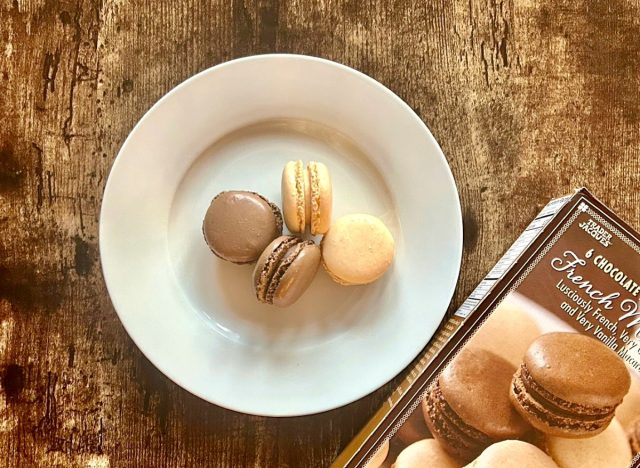 trader joe's vanilla and chocolate french macarons