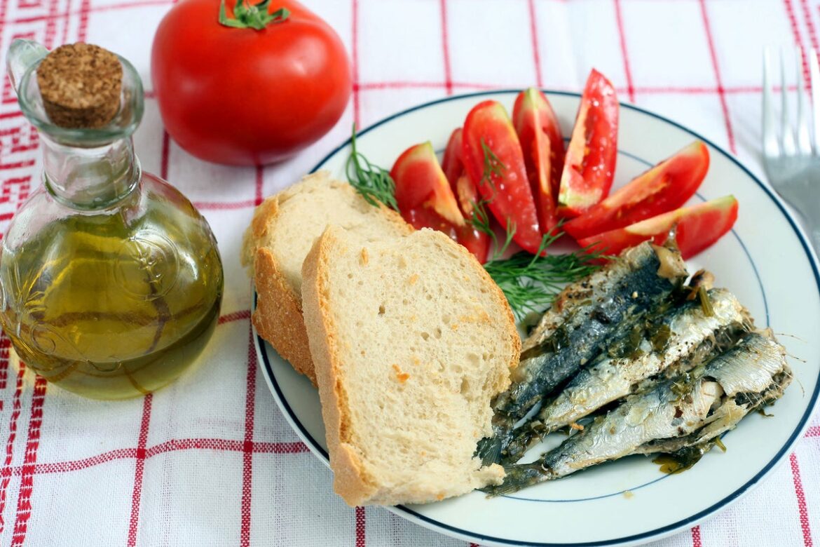 Mediterranean diet with extra olive oil 'slashes the risk of breast cancer by two-thirds' | The Independent