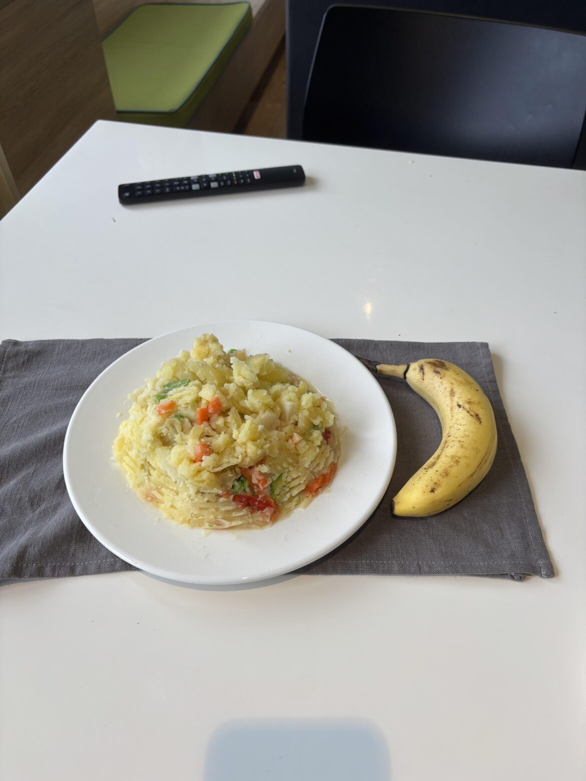Mashed potato MOUNTAIN (big banana for scale) (330kcal, 8g protein) Mashed potato MOUNTAIN (big banana for scale) (330kcal, 8g protein)