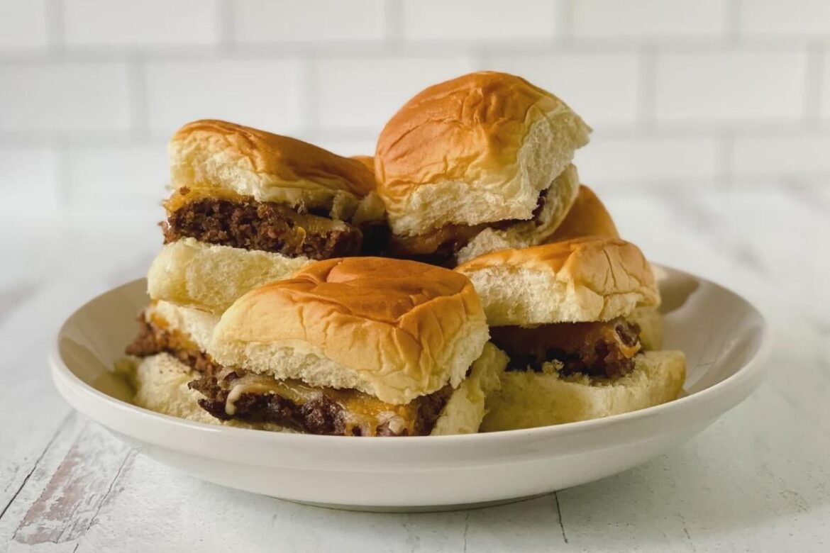 Easy Cheeseburger Sliders with Hawaiian Rolls