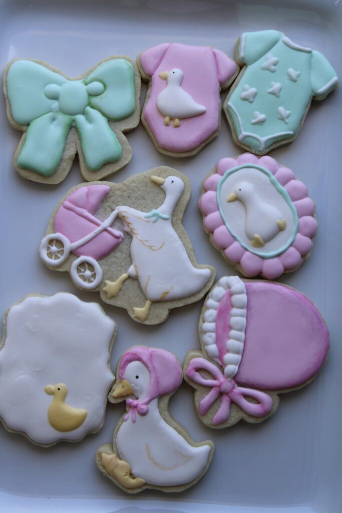 this is my 3rd and 4th attempt at royal icing cookies! (the second one went terrible 😭)