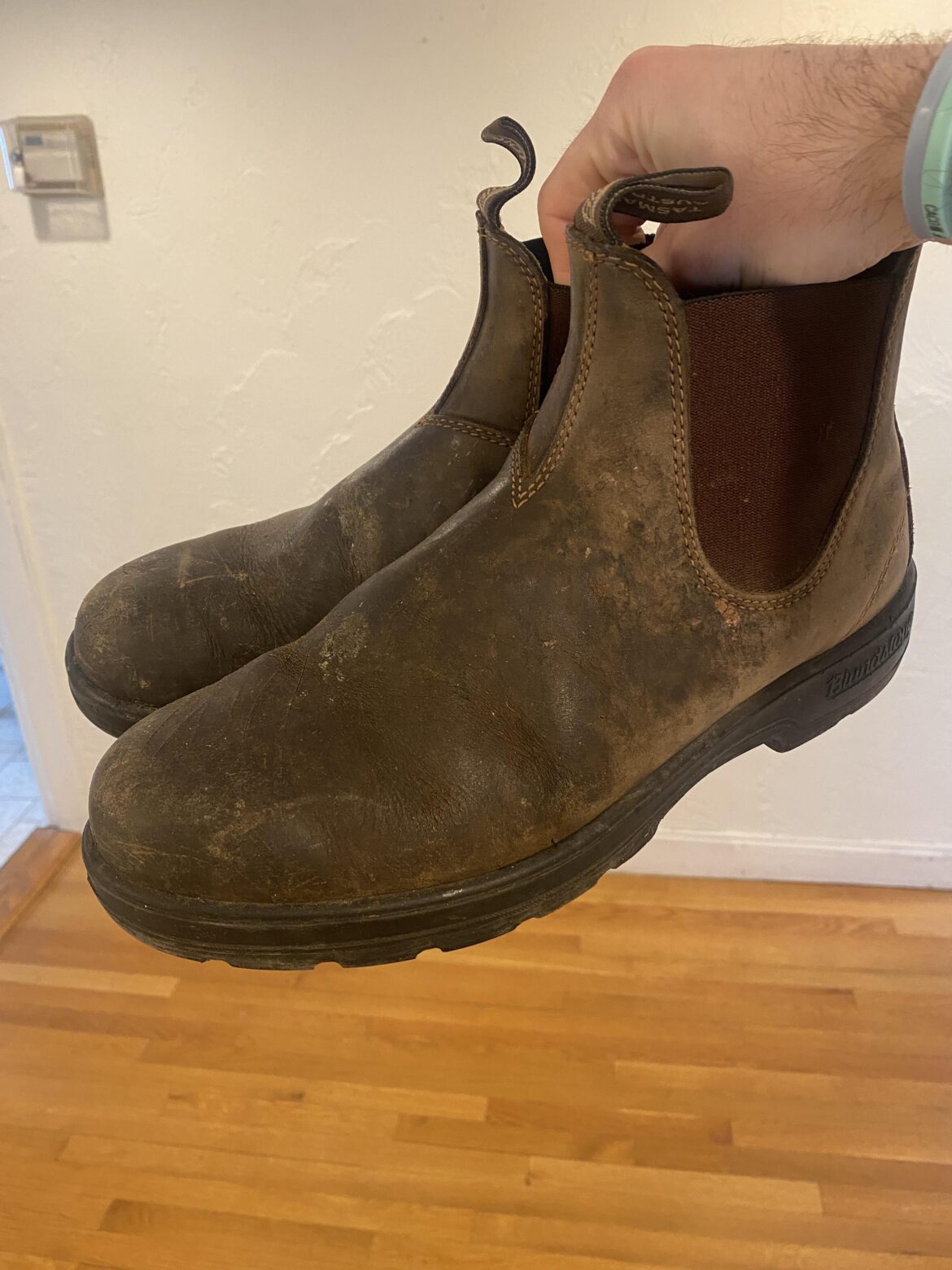 What does everyone work footwear look like?