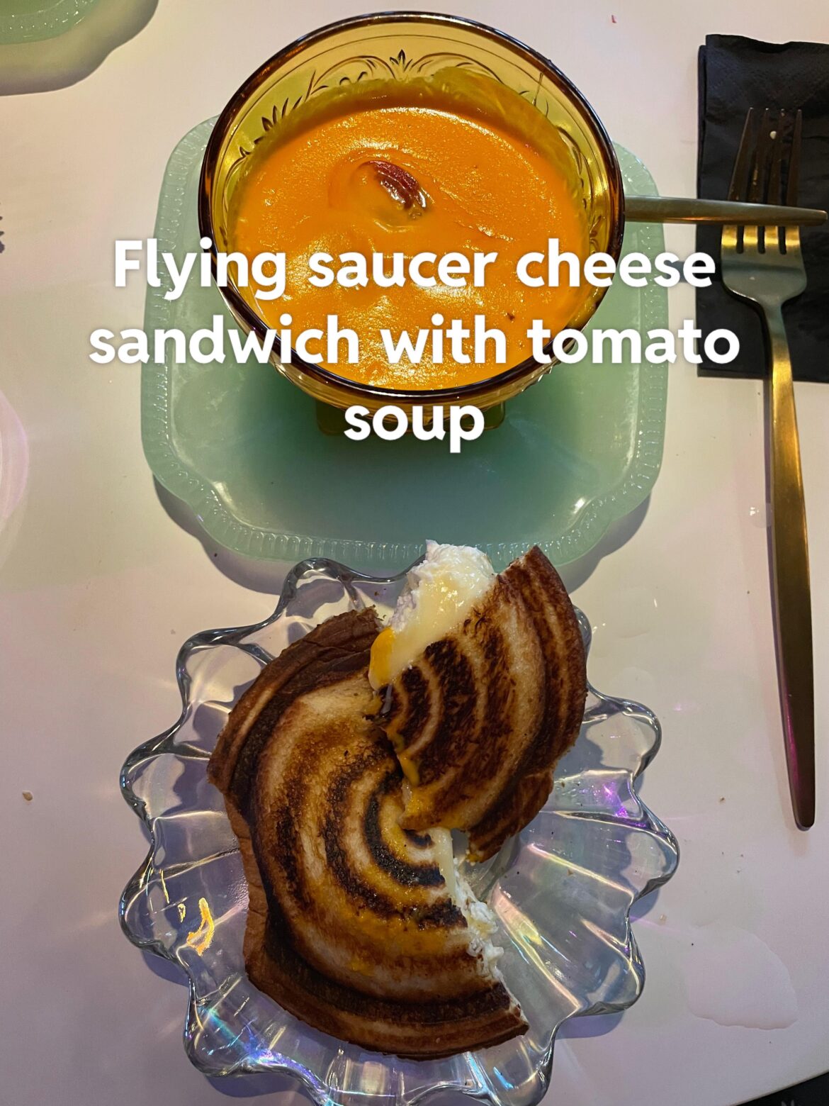 Flying saucer sandwich