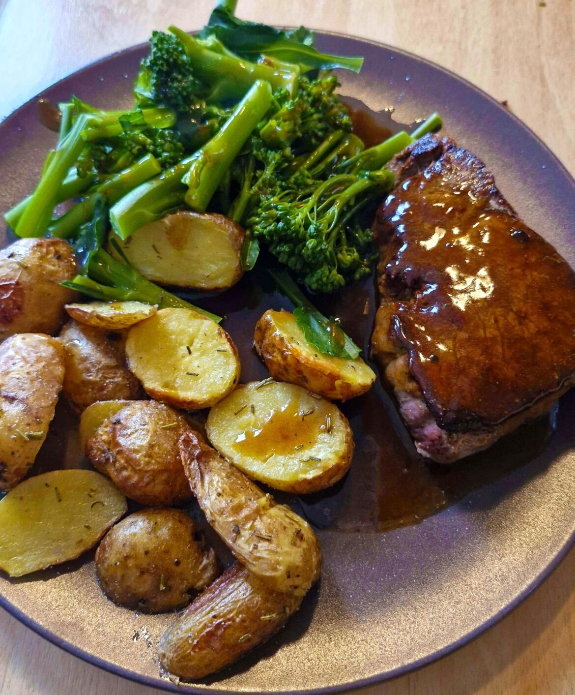 Sometimes I  just need a big hearty meal, so I treated myself to some wagyu steak! 900 kcal