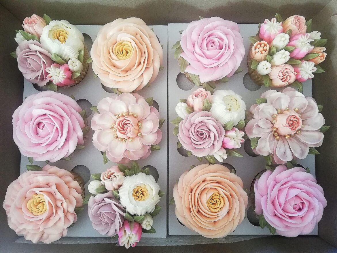 Our latest gift box, some of these made with our new lemon and poppy seed cake, filled with homemade lemon curd. This flavour has been a hit so far 🍋