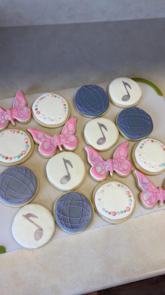 Just wanted to show you some of my recent cookies😊