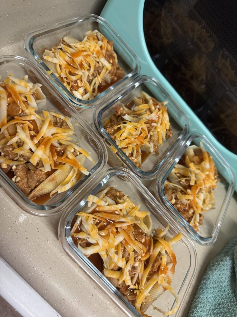 Half prep this week - cheesy stuffed shells. 379 cal, 31g protein.
