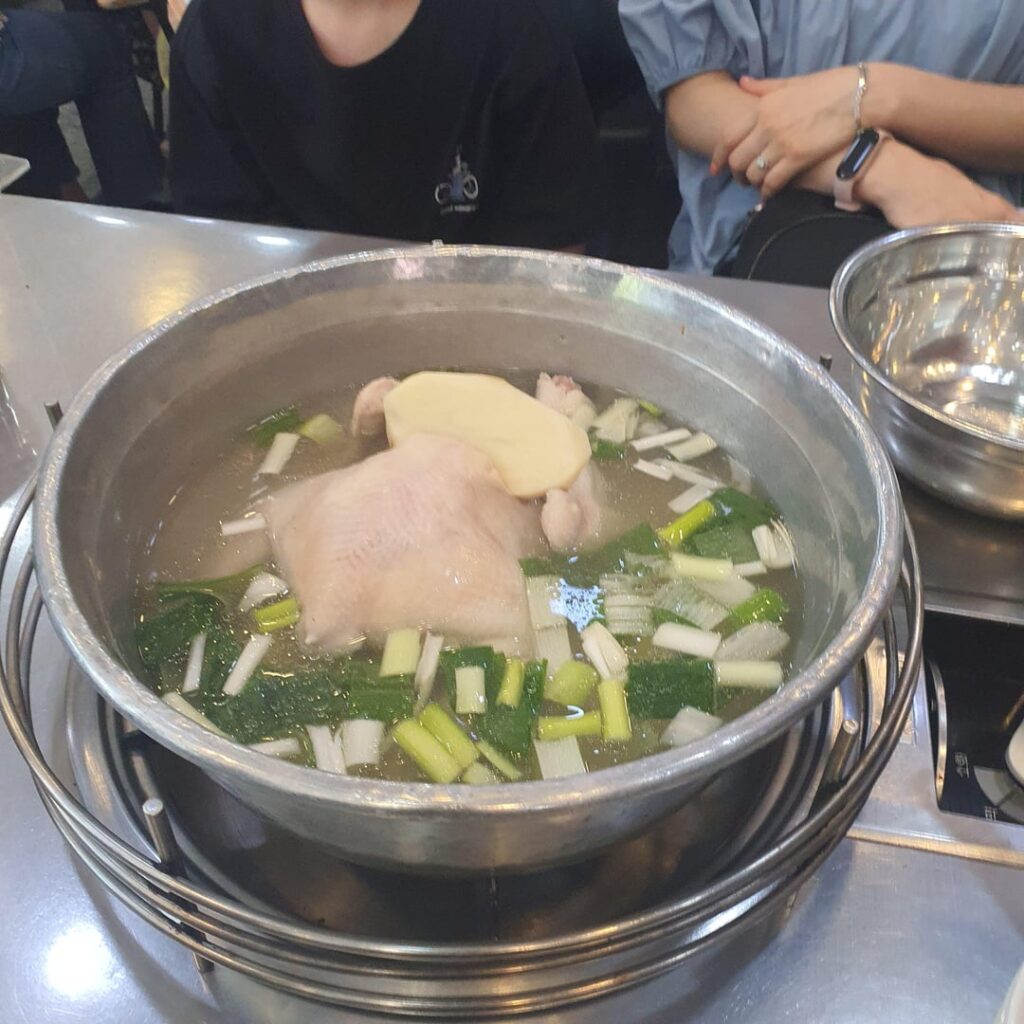 Dongdaemun Dakhanmari Kalguksu: Seoul’s Soul-Warming Delicacy